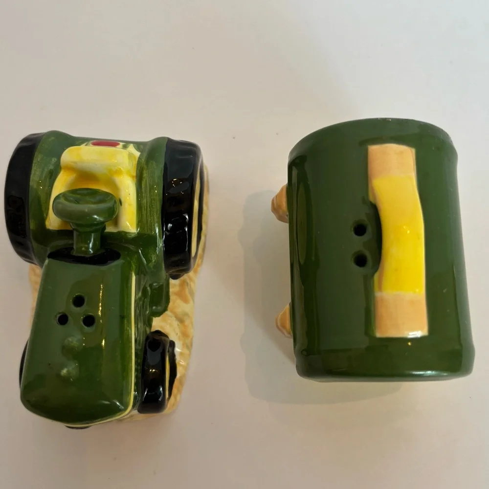 John Deere Tractor & Lunchbox Salt & Pepper  Set